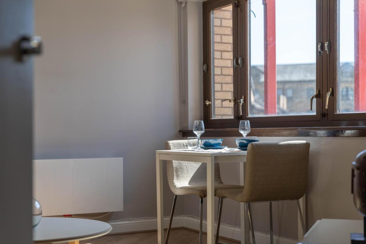 Stunning 1 Bed Merchant City Apartment With Parking Glasgow Eksteriør billede
